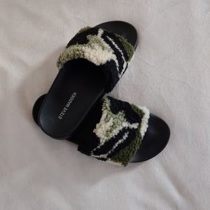 Camouflage slippers